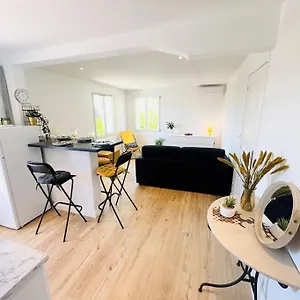 Appartement Cosy Vue Mer, Clim, Place De Parking, Sanary-sur-Mer
